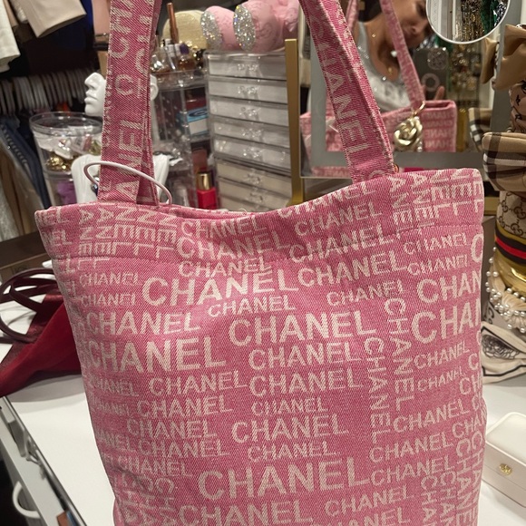 Chanel Pink Logo Tote with Gold Accents - Picture 8 of 13